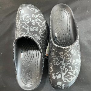 Crocs Women’s 8 Sloane Graphic Clog Black Floral Slip On Shoes Comfort Casual